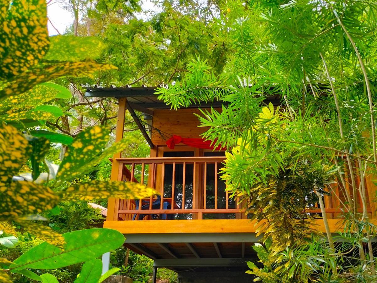 Santi Garden Bungalows Iboih Bagian luar foto