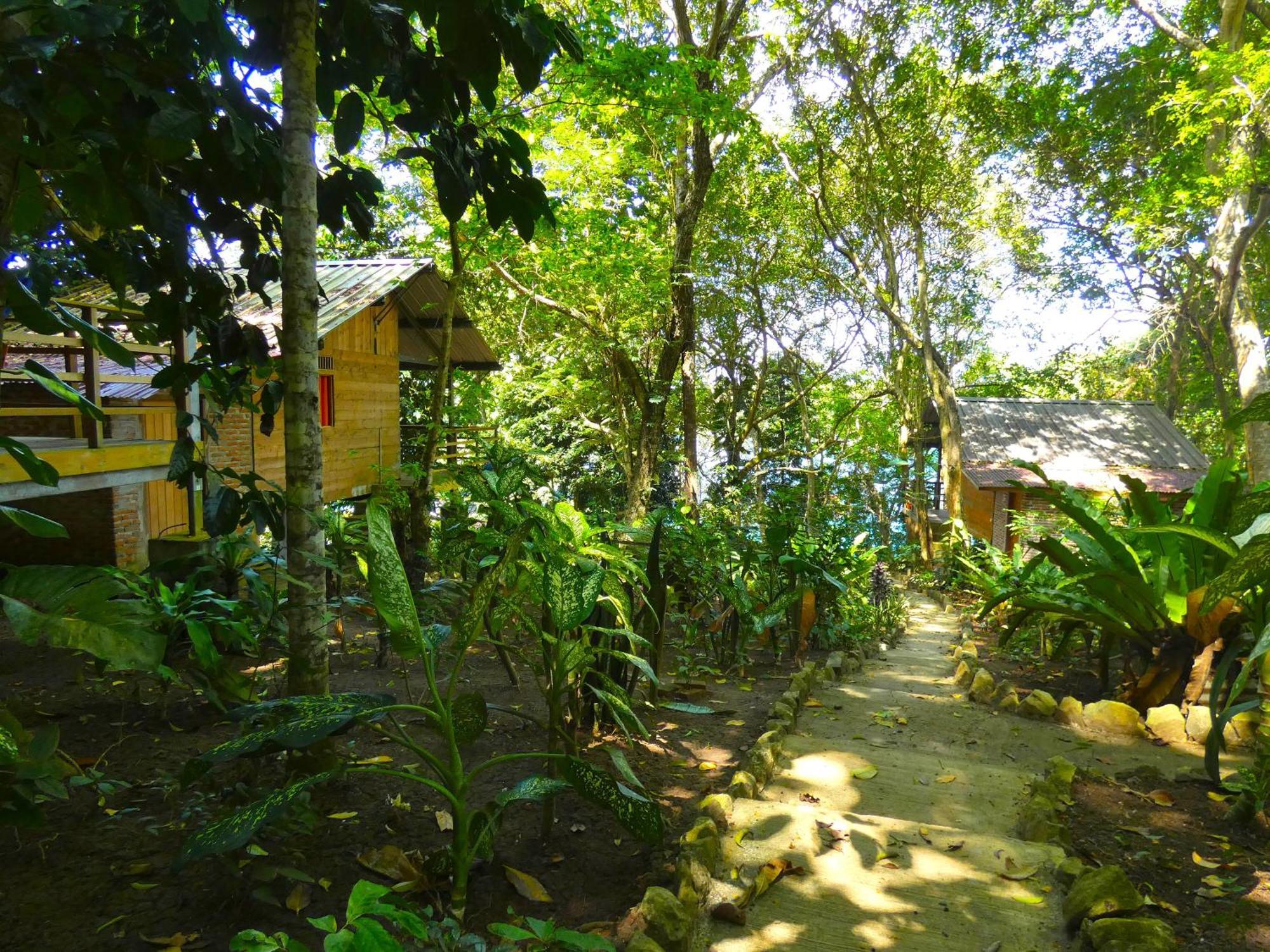 Santi Garden Bungalows Iboih Bagian luar foto