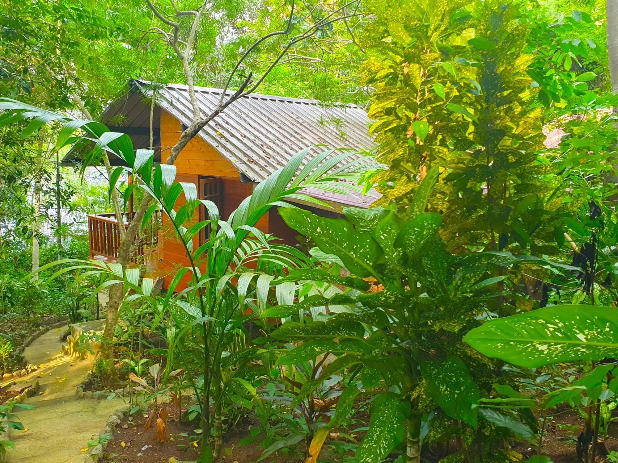 Santi Garden Bungalows Iboih Bagian luar foto